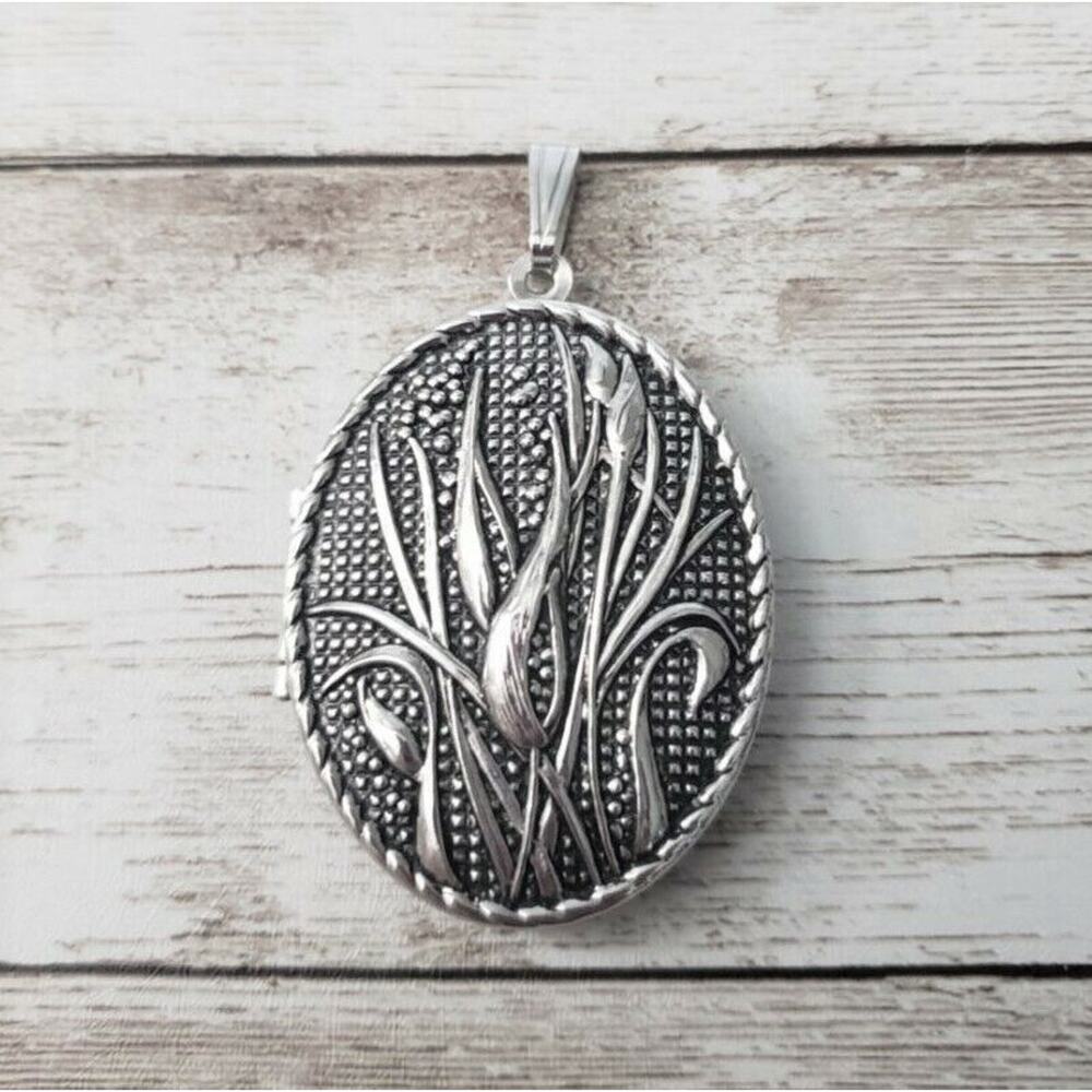 Vintage Locket Pendant - Large Oval with Wheat Detail - No Chain Included